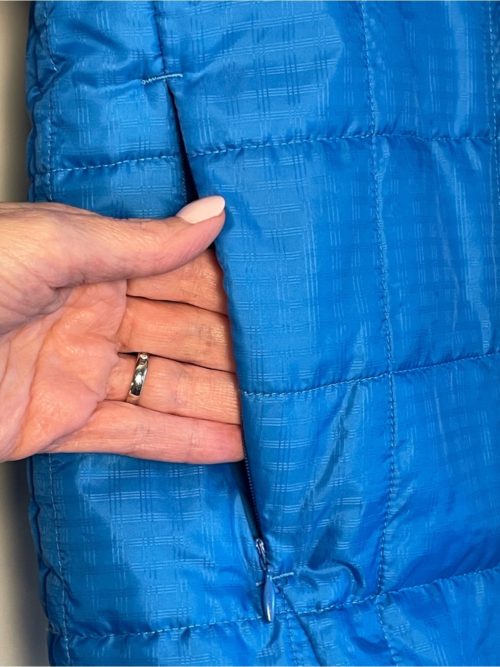 STORM CREEK Women’s Blue Quilted Full-Zip Puffer Jacket - Size M - Picture 4 of 14